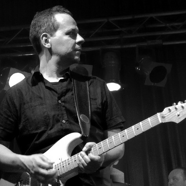 Axel Theis, guitars